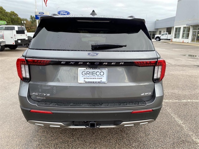 2025 Ford Explorer photo 4
