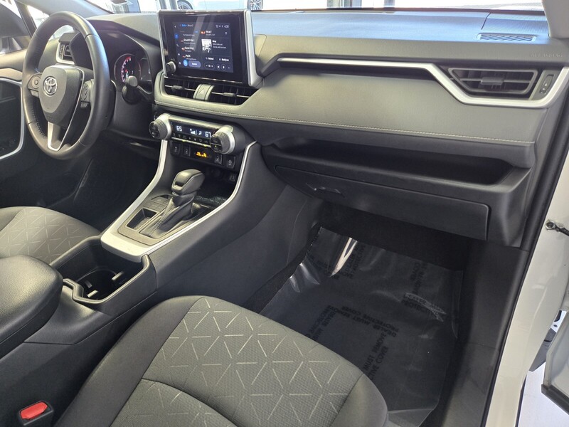 2023 Toyota RAV4 XLE photo 17