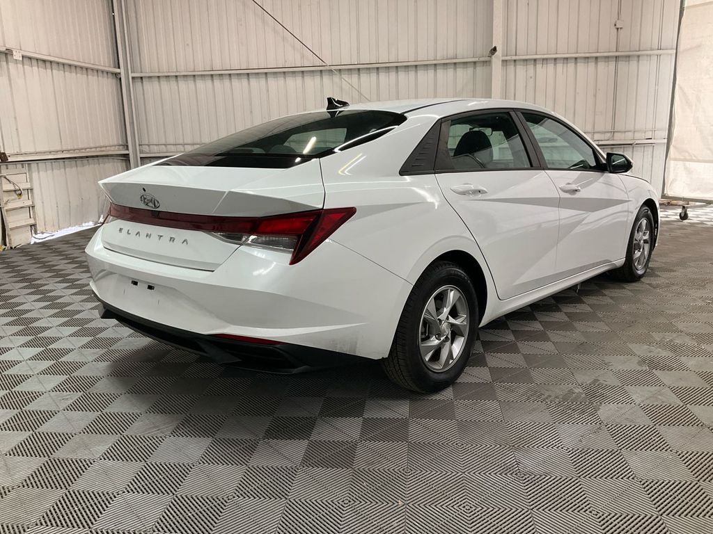 2021 Hyundai Elantra SE photo 2