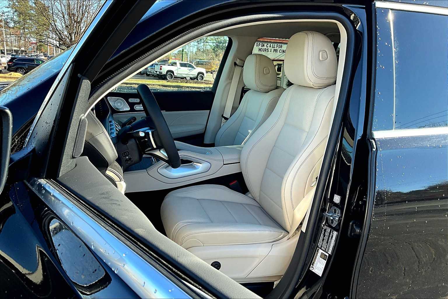2025 Mercedes Benz GLS 450 4MATIC photo 6