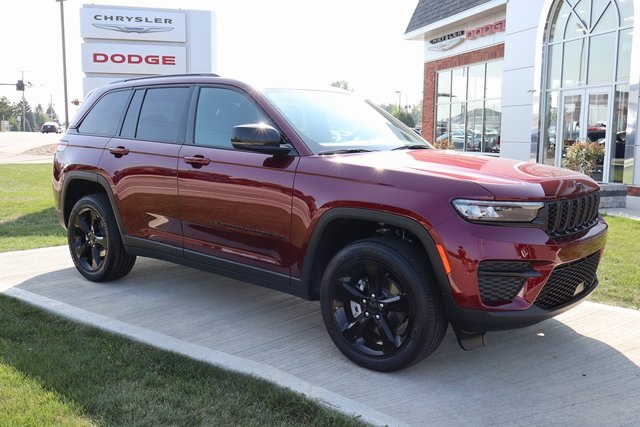 2025 Jeep Grand Cherokee Altitude X photo 2