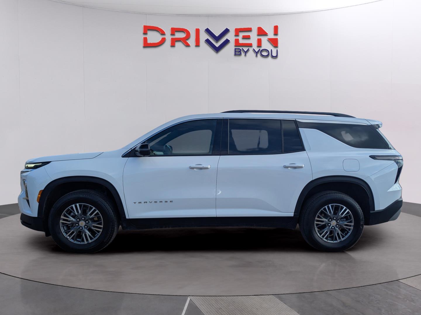 2025 Chevrolet Traverse photo 2