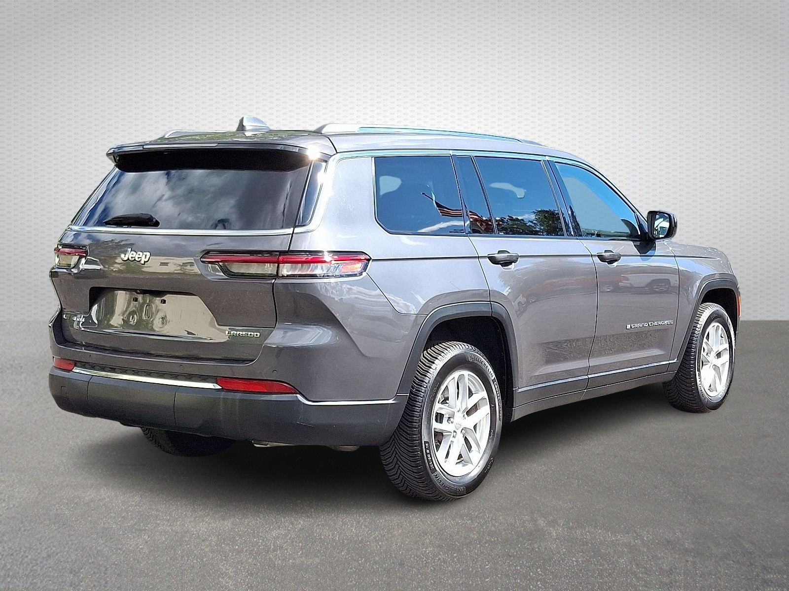 2022 Jeep Grand Cherokee Laredo photo 4