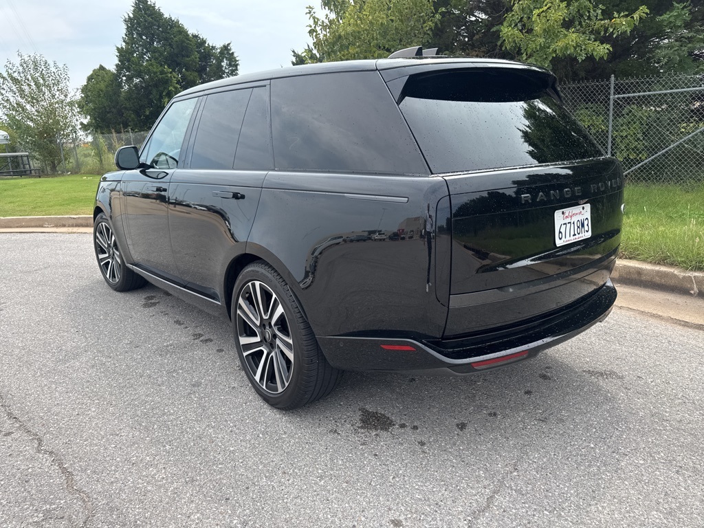 2023 Land Rover Range Rover SE photo 2