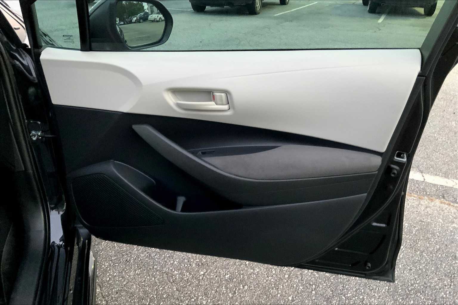 2022 Toyota Corolla L photo 21