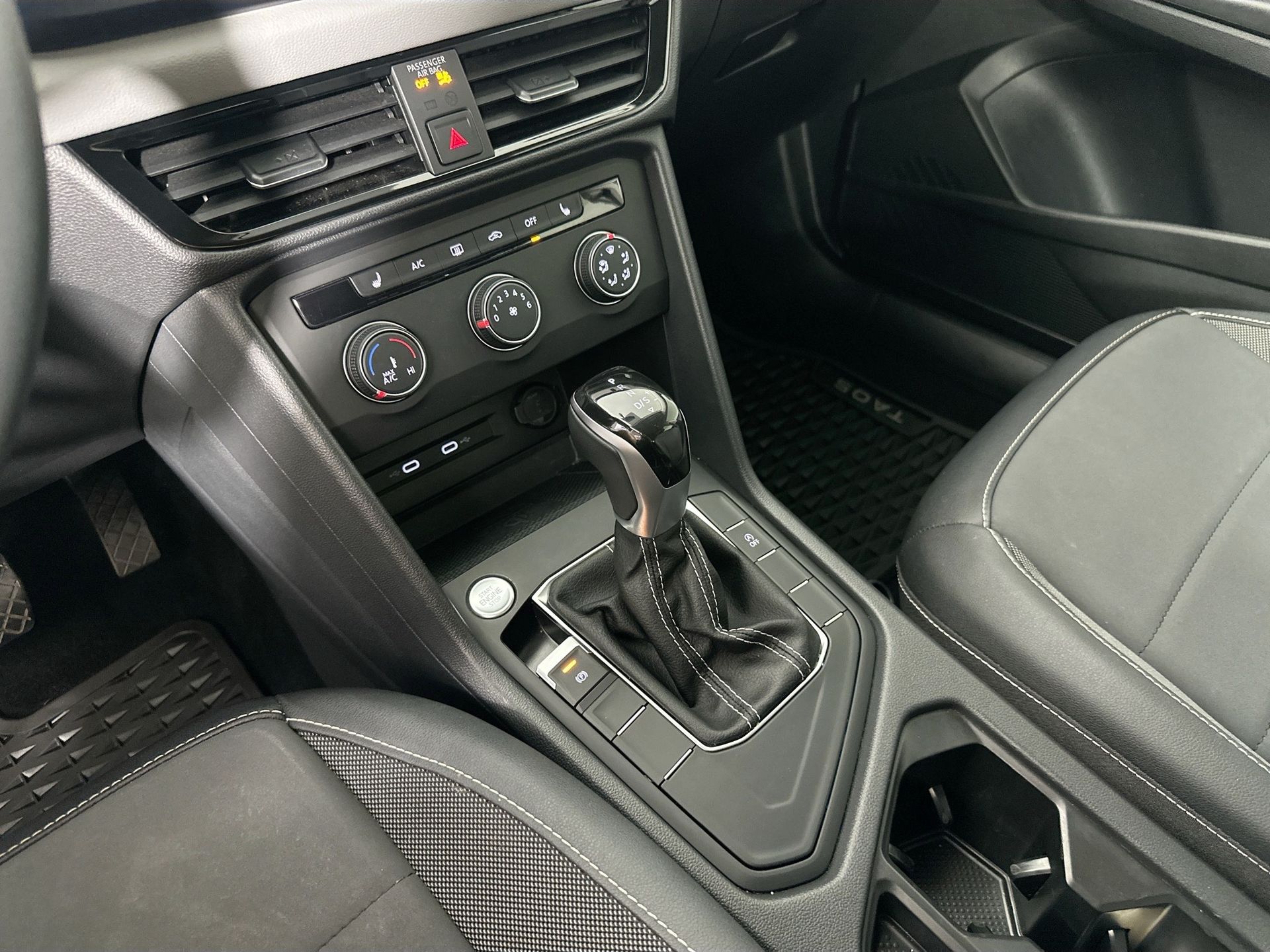 2022 Volkswagen Taos SE photo 13