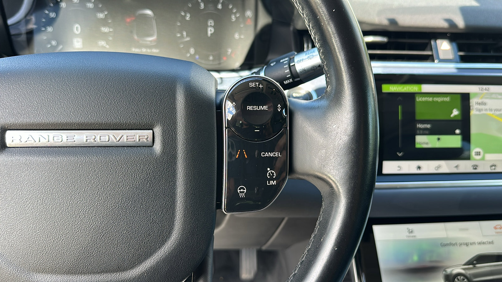 2020 Land Rover Range Rover Evoque SE photo 16