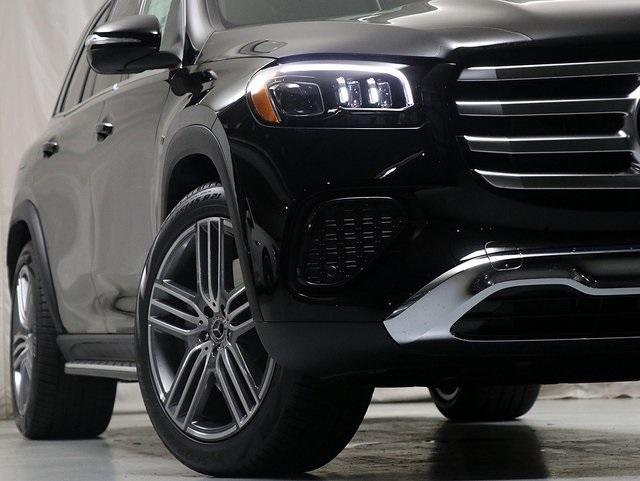 2025 Mercedes Benz GLS 450 4MATIC photo 4