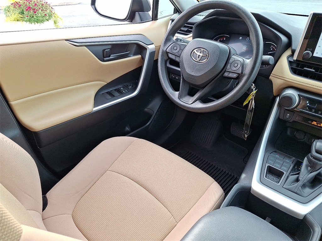2023 Toyota RAV4 LE photo 9