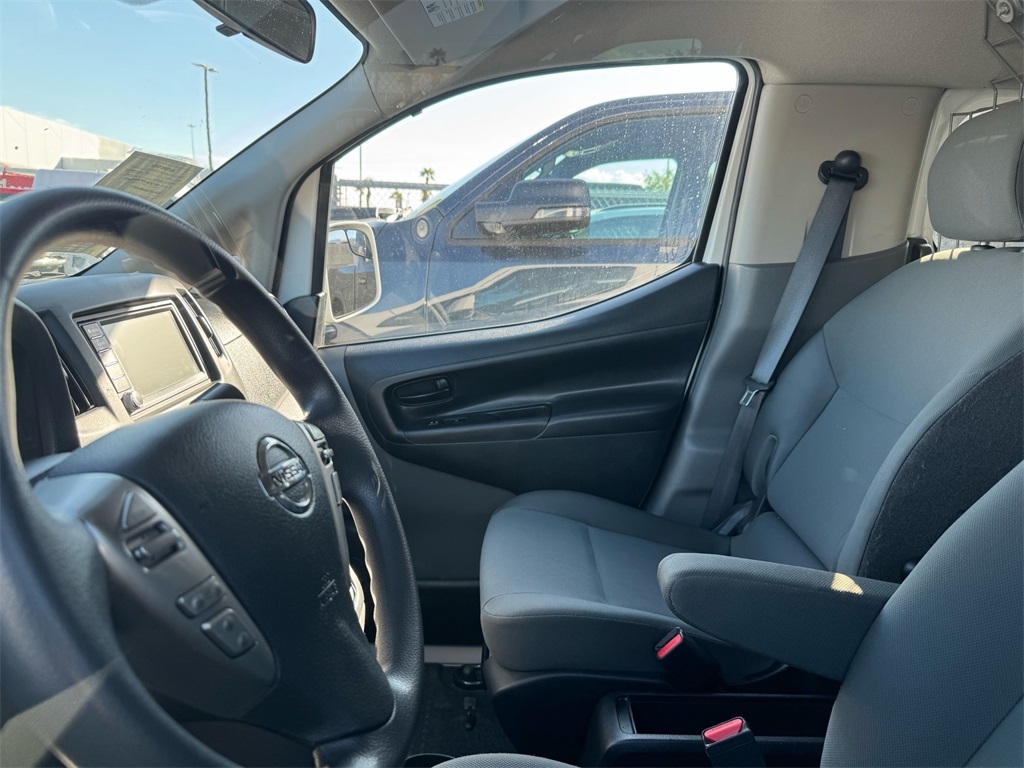2021 Nissan NV200 SV photo 2