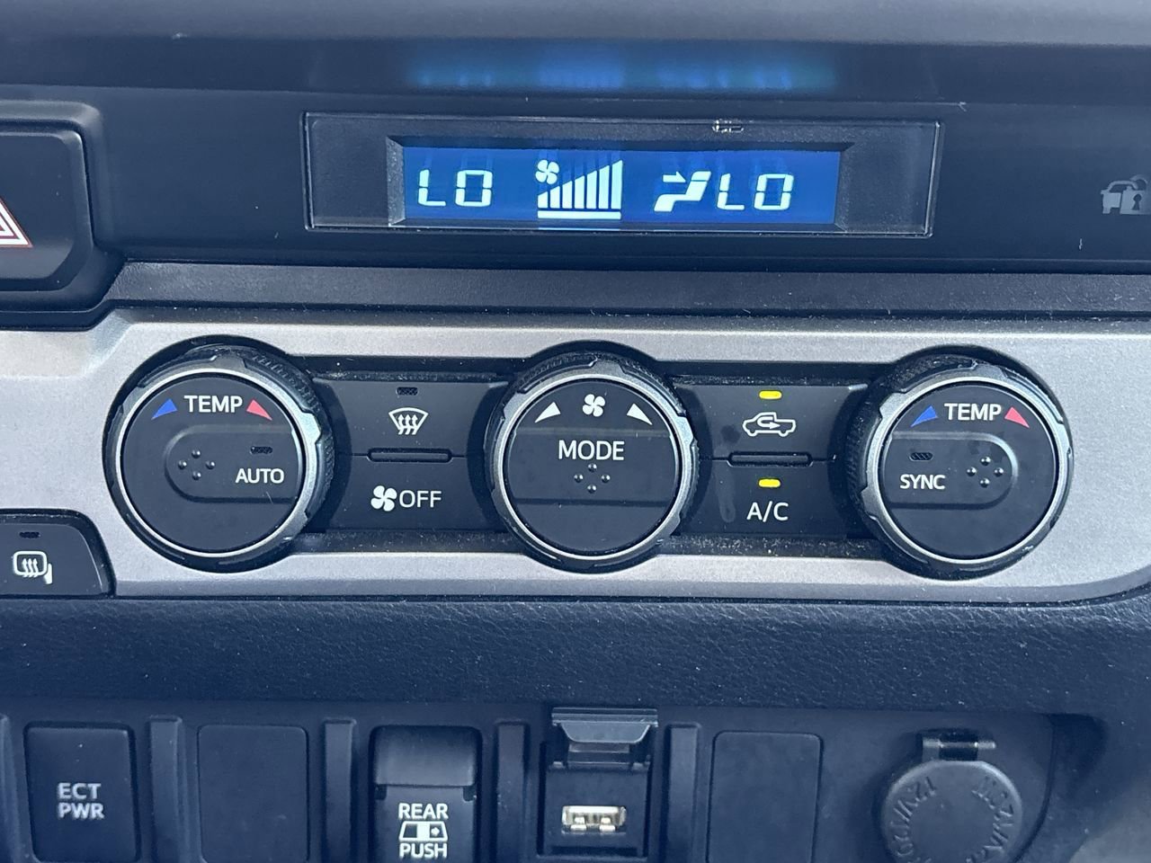 2023 Toyota Tacoma SR5 photo 23
