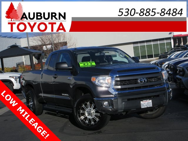 2015 Toyota Tundra SR5's photo