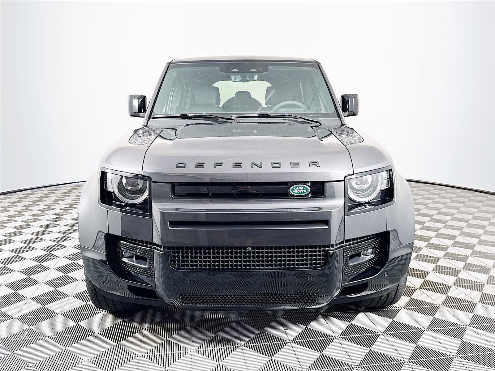 2024 Land Rover Defender 110 V8 photo 2