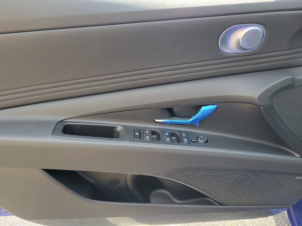 2024 Hyundai Elantra Limited photo 10