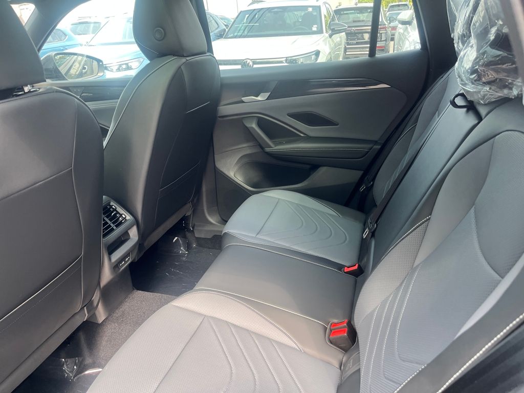 2025 Volkswagen Tiguan SE R-Line Black photo 15