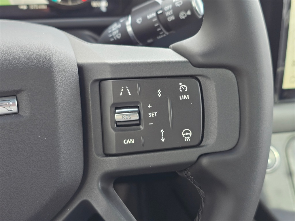 2025 Land Rover Defender 130 X-Dynamic SE photo 17