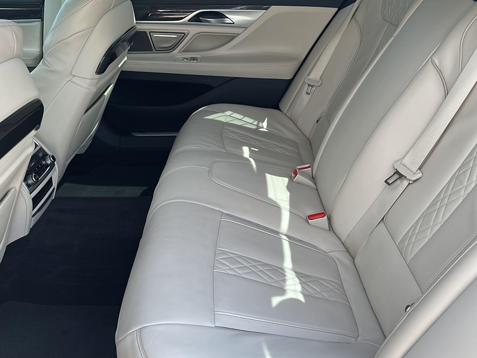 2022 Bmw 740i photo 8