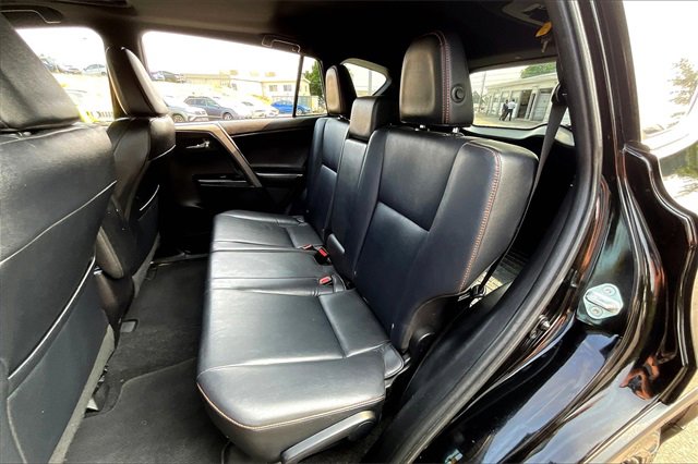 2016 Toyota RAV4 SE photo 21