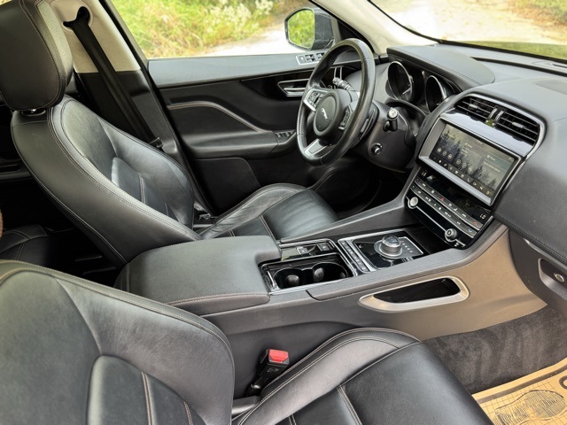 2020 Jaguar F-PACE Prestige photo 19