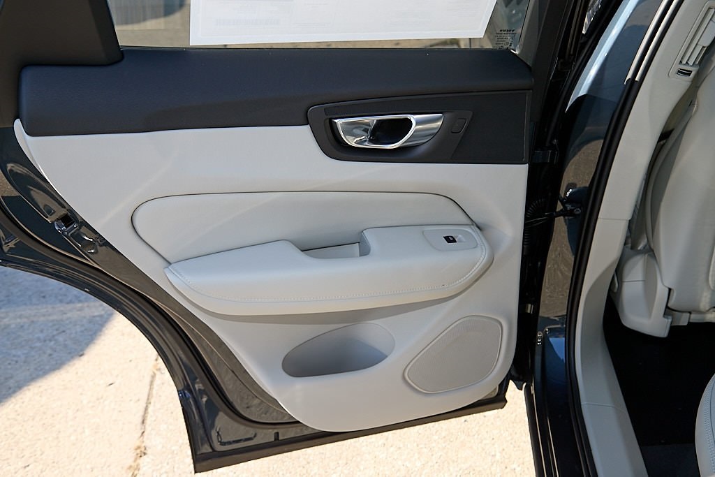 2026 VOLVO XC60 - Image 15