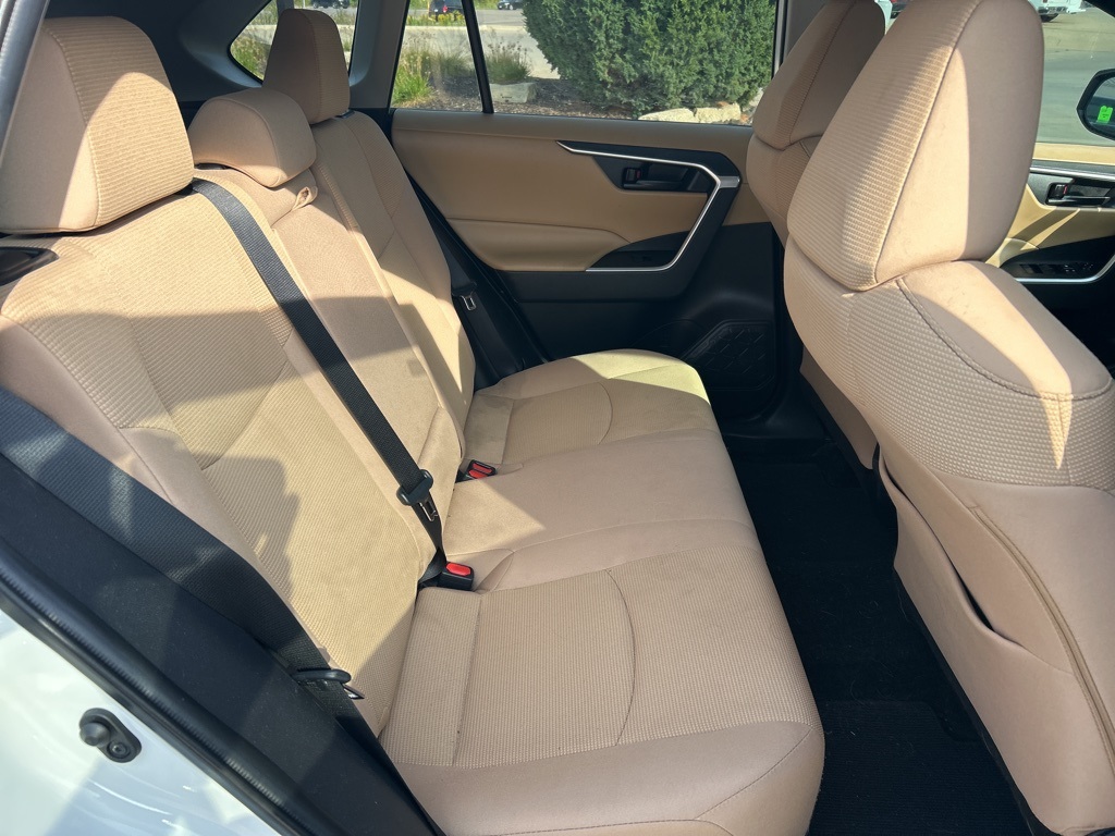 2021 Toyota RAV4 LE photo 24