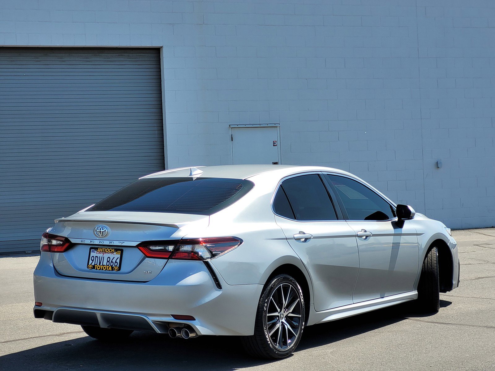 2023 Toyota Camry SE photo 4