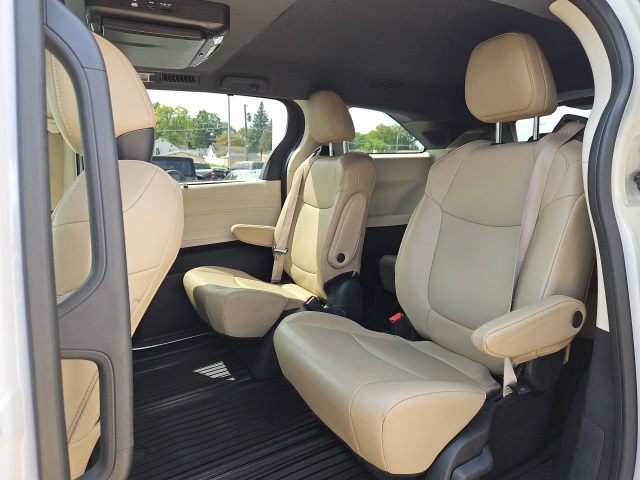 2023 Toyota Sienna XLE photo 15