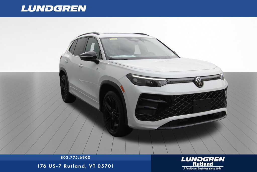 2025 Volkswagen Tiguan SE R-LINE BLACK's photo