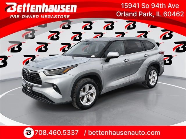 2023 Toyota Highlander LE's photo