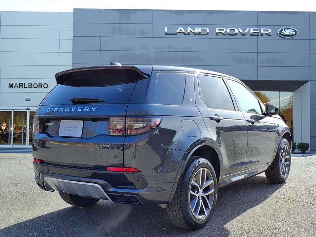 2025 Land Rover Discovery Sport S photo 2