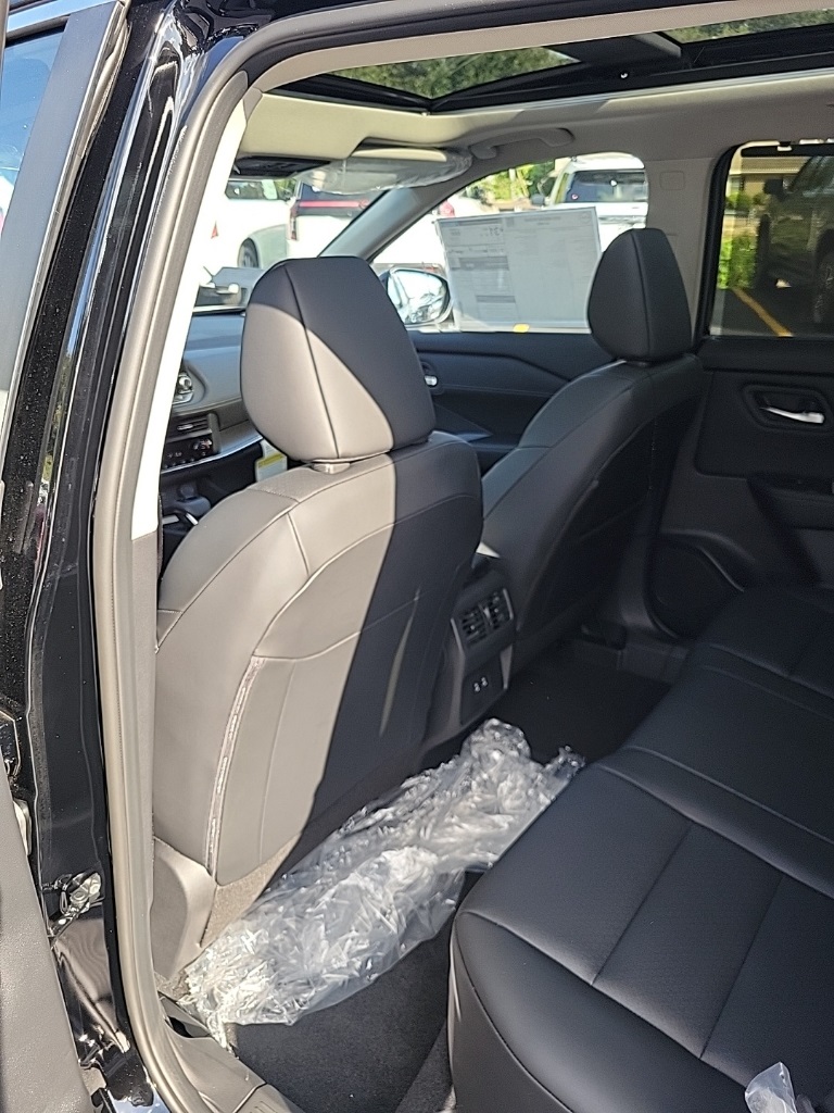 2026 Nissan Rogue SV photo 18