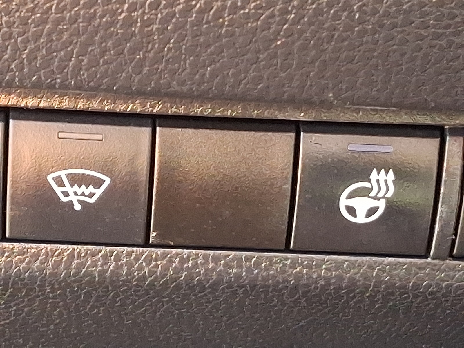2019 Toyota RAV4 XLE photo 24