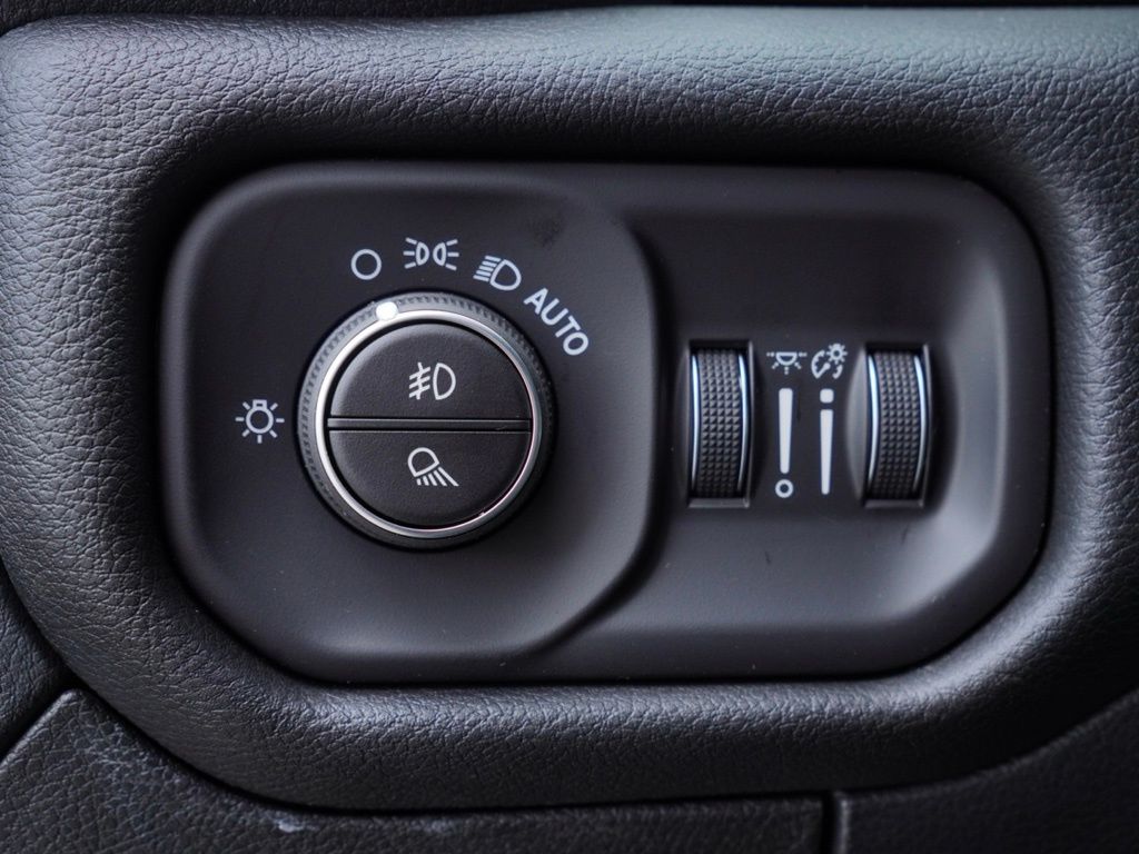 New 2026 Granite Crystal Metallic Clear-Coat Exterior Paint RAM Big Horn Night Edition image 12