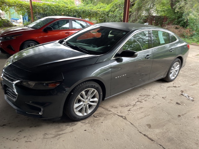 2017 Chevrolet Malibu 1LT photo 3