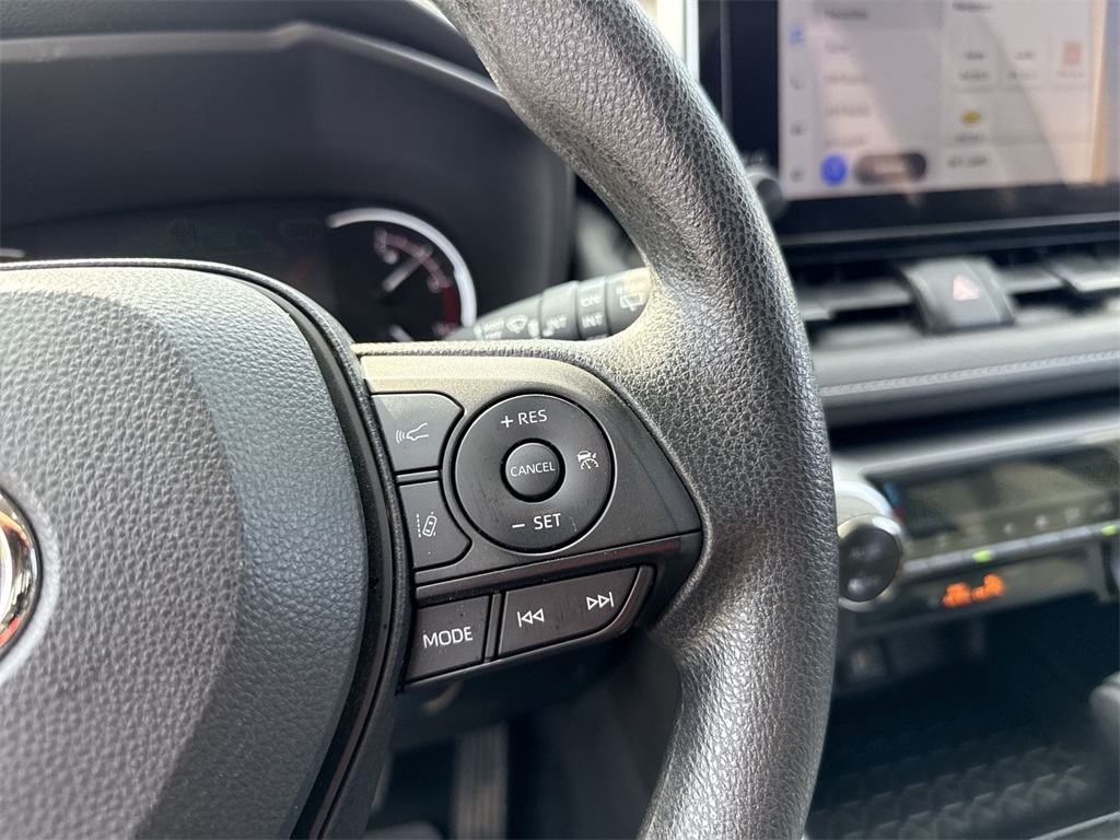 2024 Toyota RAV4 XLE photo 14