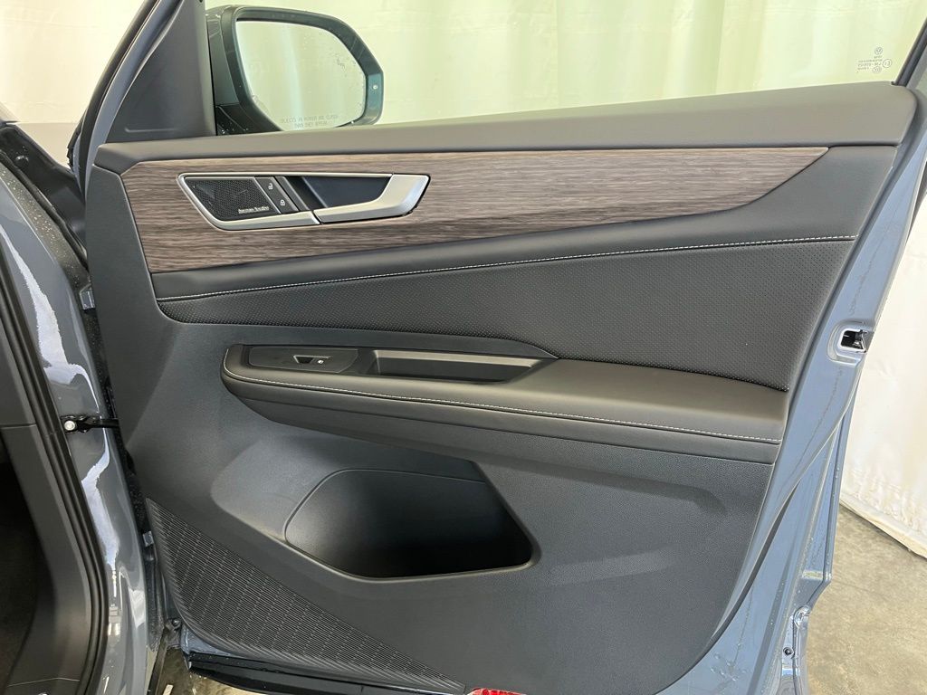 2025 Volkswagen Atlas SEL Premium R-Line photo 11