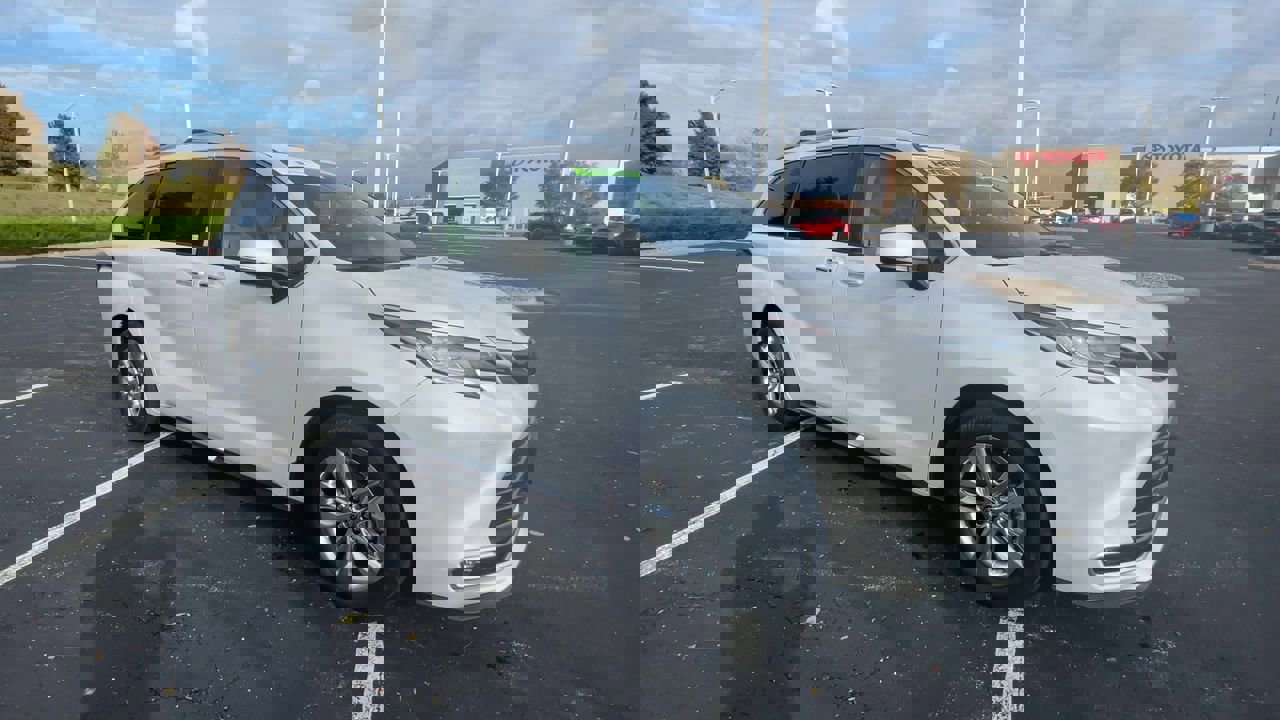 Certified 2025 Toyota Sienna Limited with VIN 5TDZSKFC4SS216402 for sale in Kansas City