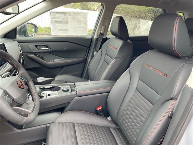 2025 Nissan Rogue SV photo 17