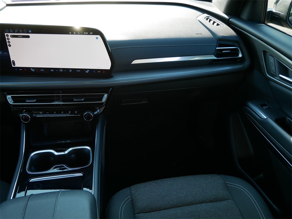 2024 Chevrolet Traverse photo 11