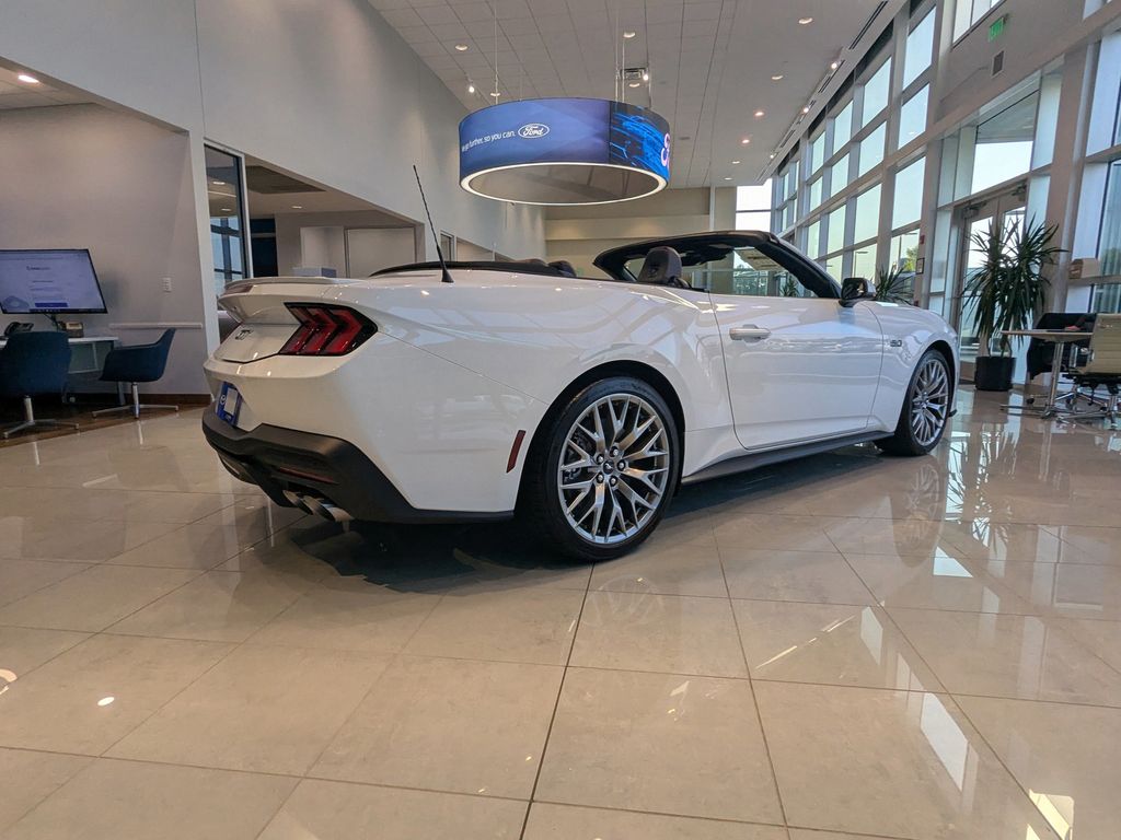 2025 Ford Mustang GT Premium Convertible photo 4