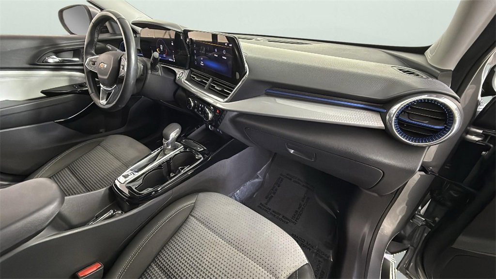 2024 Chevrolet Trax LT photo 28