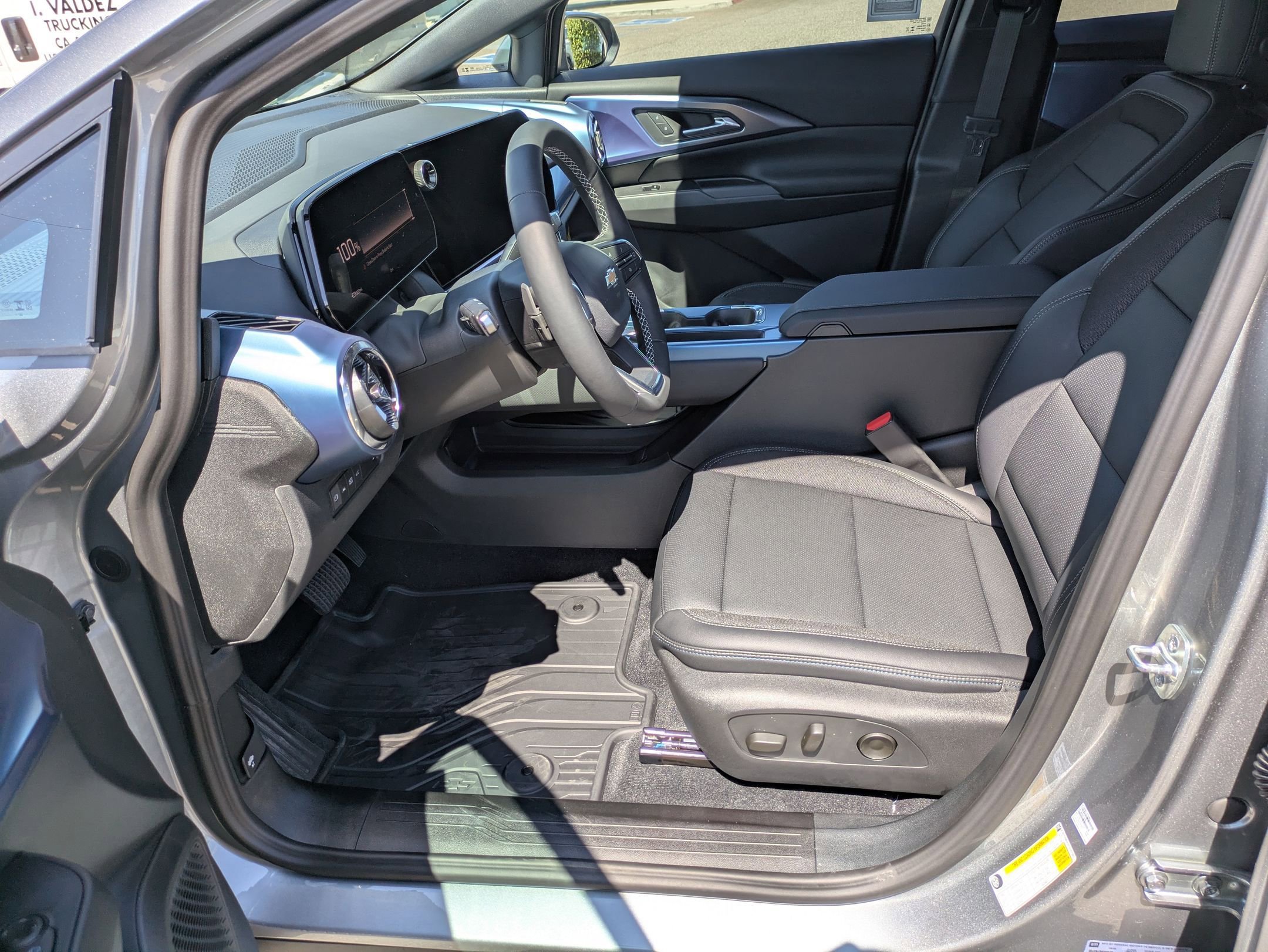 2026 Chevrolet Equinox EV 1LT photo 11