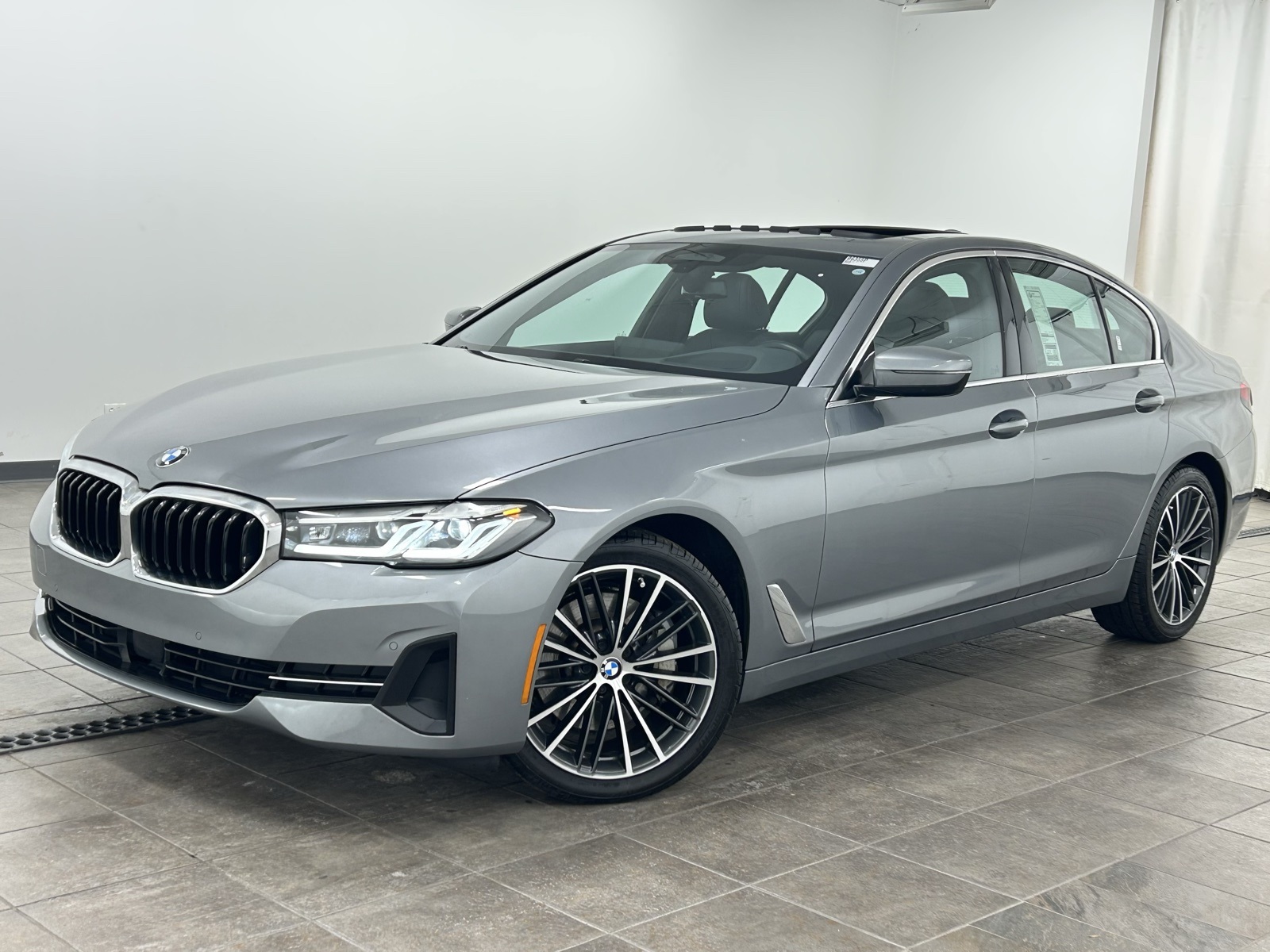 2023 BMW 5 Series 530i's photo