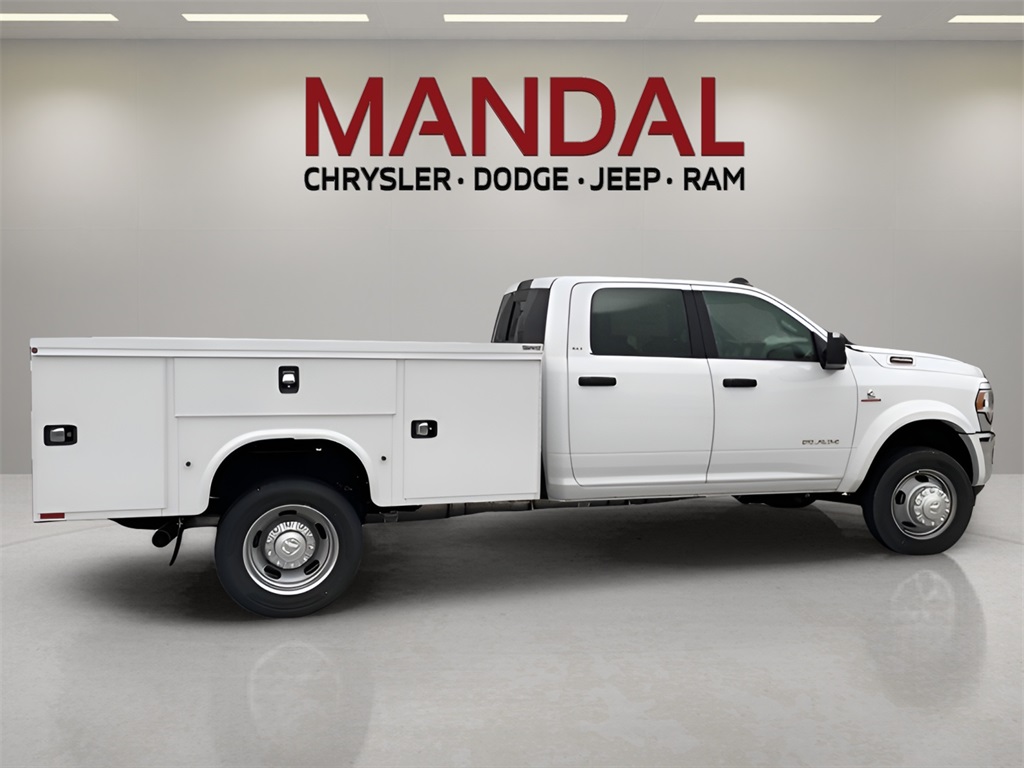 2024 Ram 4500 SLT photo 4