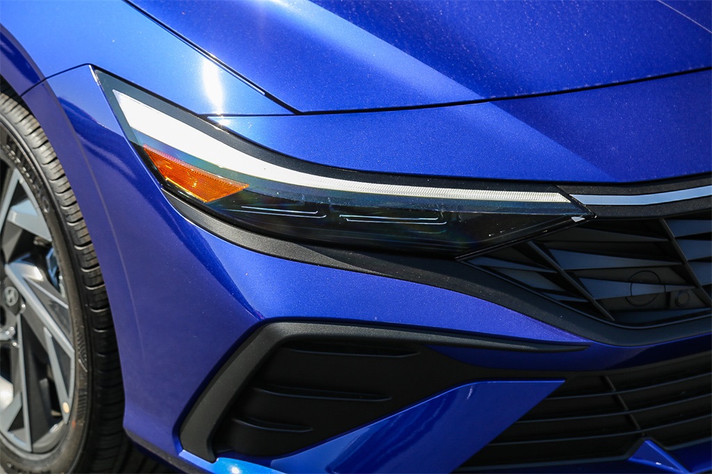 2025 Hyundai Elantra SEL Sport photo 10