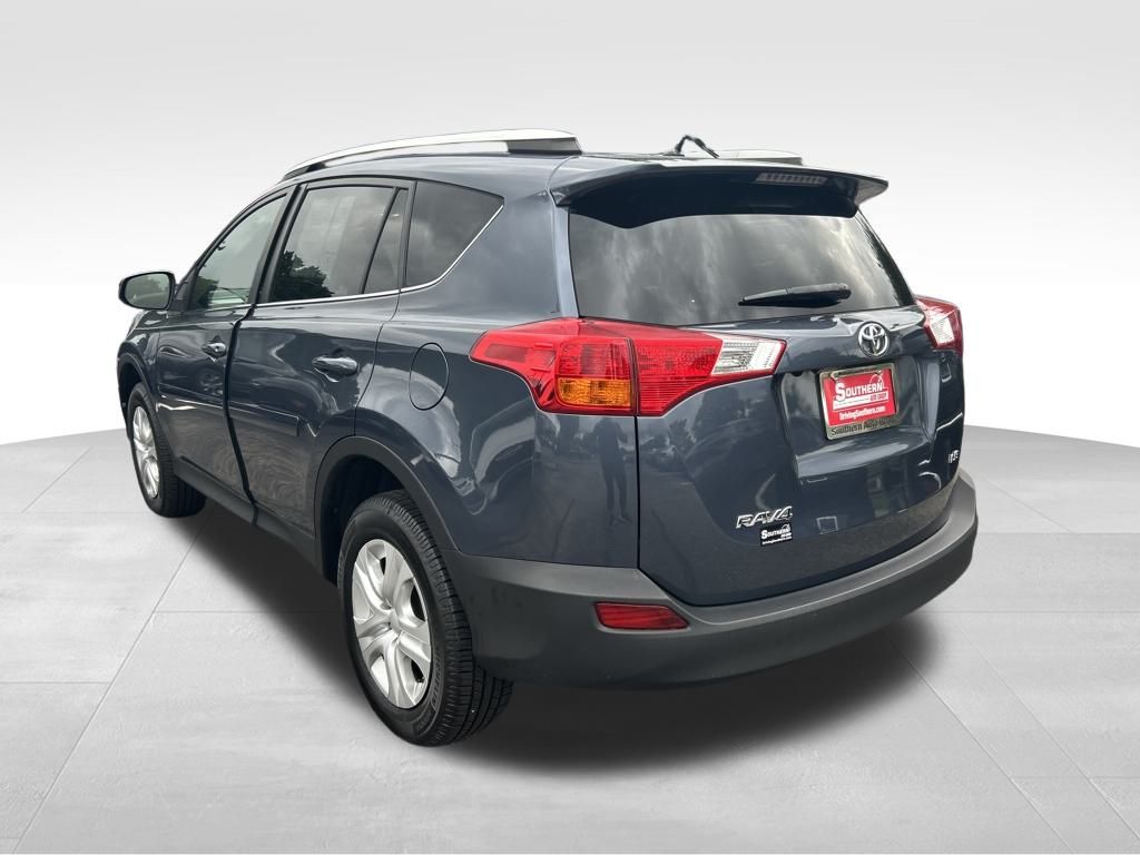 2013 Toyota RAV4 LE photo 3