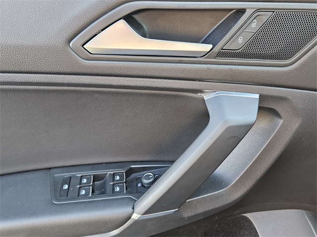 2020 Volkswagen Tiguan SE R-Line Black photo 26