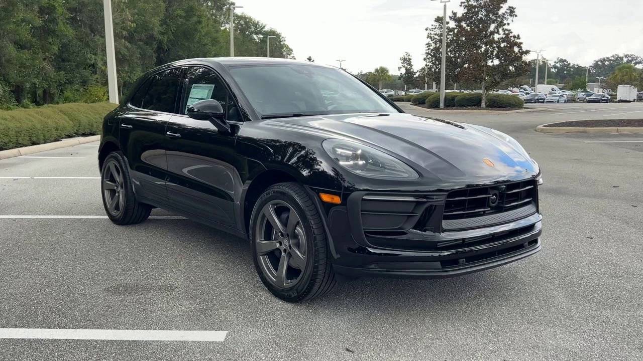 2026 Porsche Macan Base photo 2