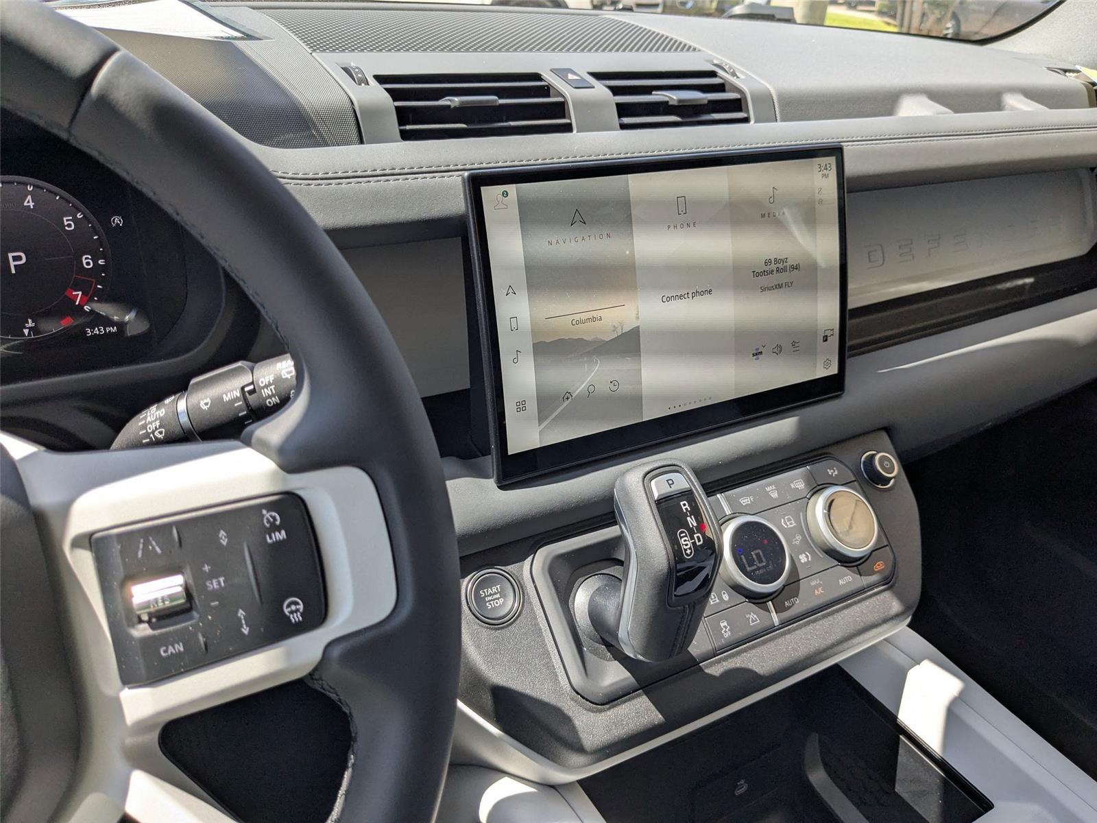 2025 Land Rover Defender 110 S photo 20