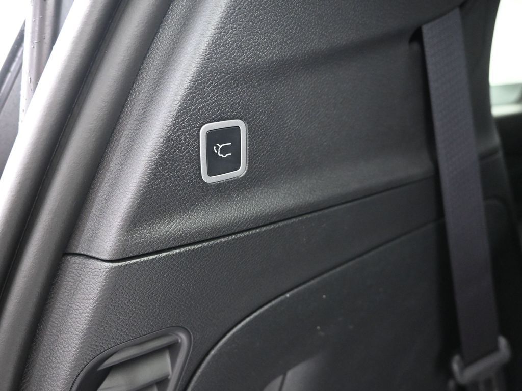 2026 Chrysler Voyager LX photo 8